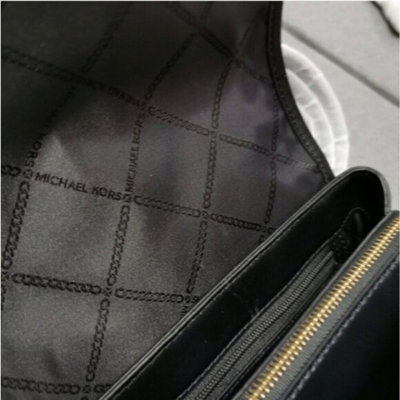 NWT Michael Kors Black Saffiano Leather Tech Friendly Backpack - Picture 8 of 13